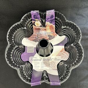 Nordic Ware Pro Cast Festival Bundt Pan 10 Cup, 9.25" Diameter - NOS